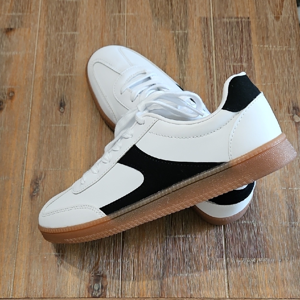 No Boundaries White and Black Sneakers